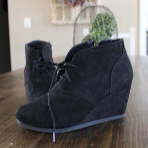 Universal Thread Black wedge booties Womens size 8